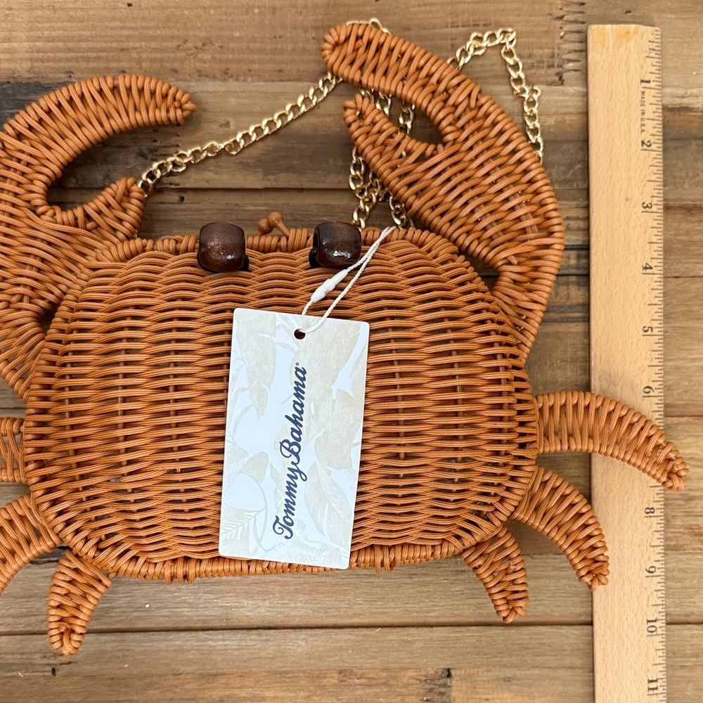 🦀 NWT Tommy Bahama Crab Shaped Woven Bag with Gold Chain - Picture 8 of 9